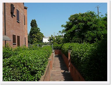 A 012 * 2048 x 1536 * (1.62MB)